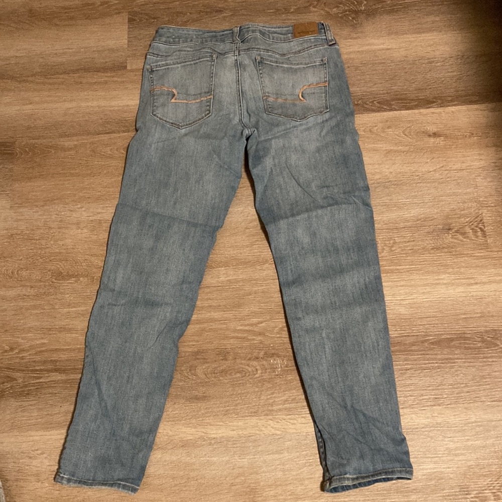 American Eagle Super Stretch X size 8 short light wash.